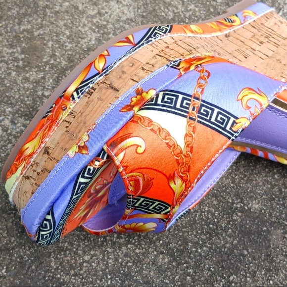 A Funky Purple Wedge - Picture 4 of 6